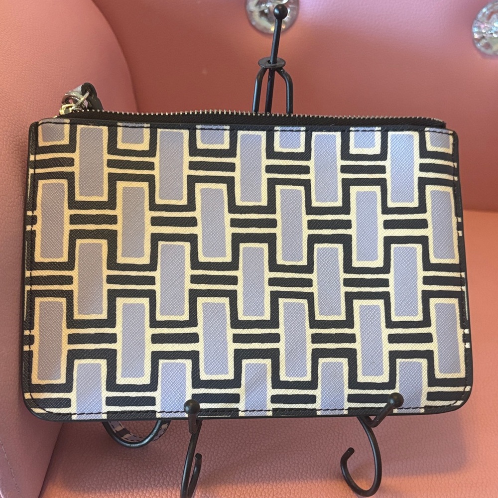 Kate Spade Stylish Geometric Patterned Tote Bag with matching wristlet - Picture 6 of 13